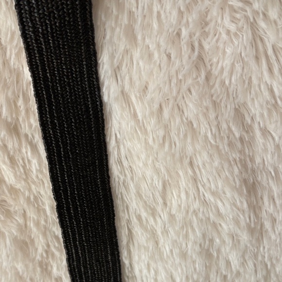 Black woven elastic Textured Belt with wooden style buckle - Picture 3 of 6